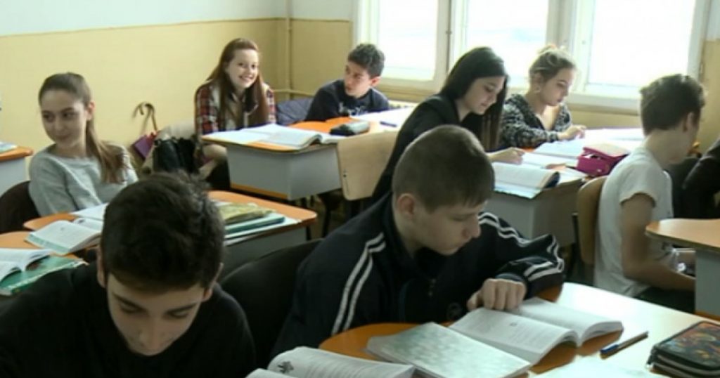 Controversa „Bursei de prezență”: Impactul asupra alocațiilor copiilor în România