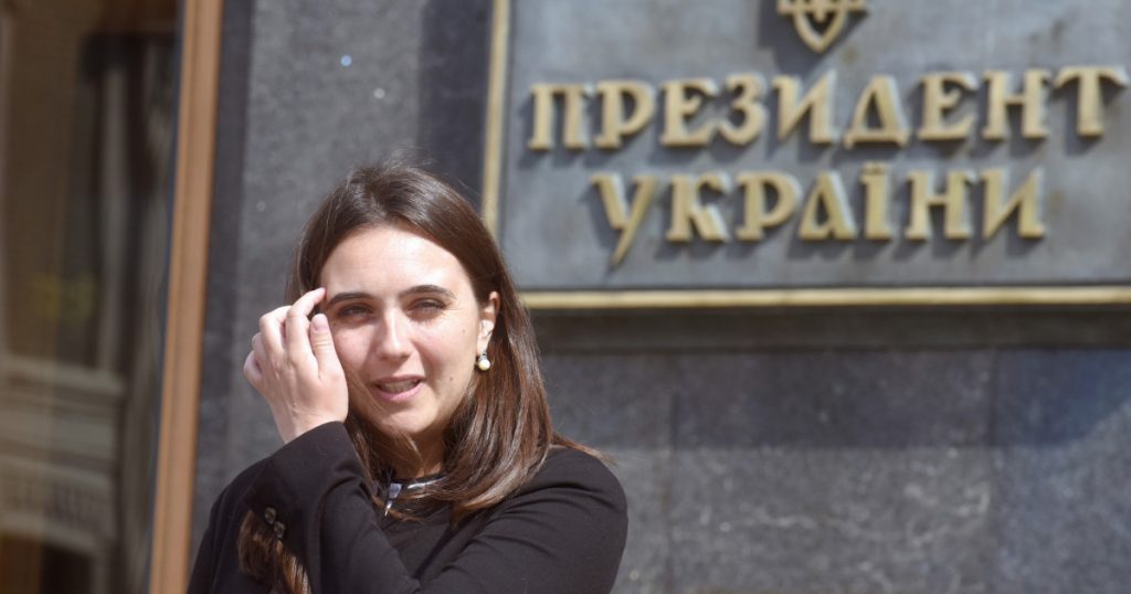 Iulia Mendel: O voce critică în umbra sancțiunilor lui Zelenski