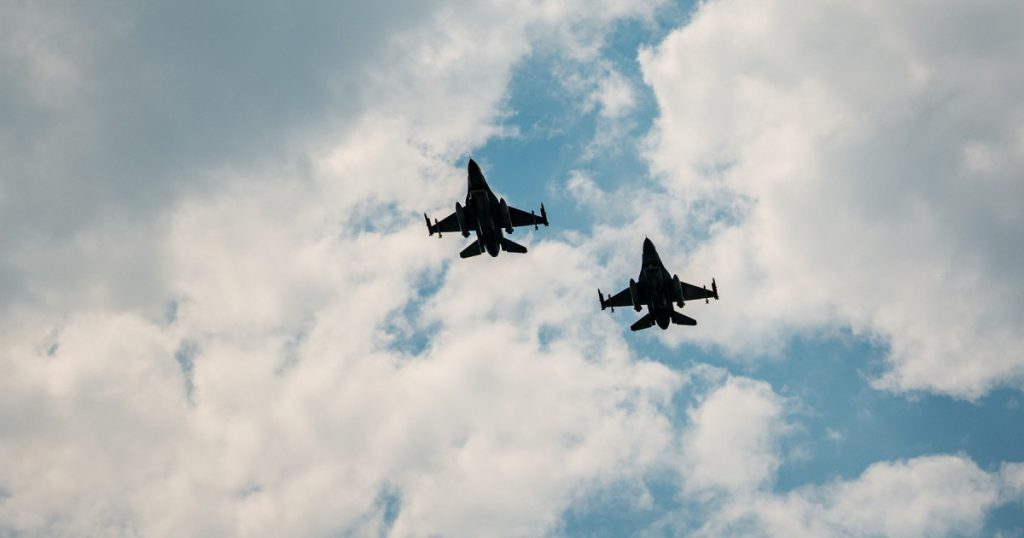Deficitul de Muniție în Războiul din Ucraina: Provocările și Soluțiile pentru Avioanele F-16