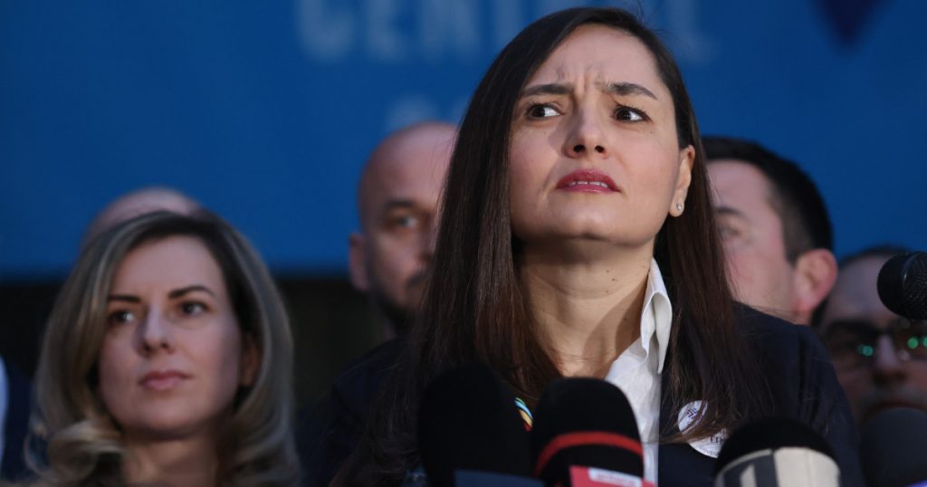 Partidul Oamenilor Tineri și Viitorul Guvernului Tehnocratic: O Analiză Detaliată a Deciziilor Politice Actuale