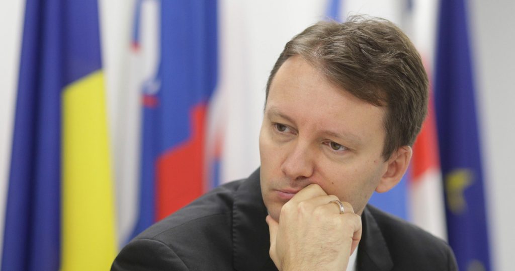 Negocieri Politice Intensificate: Împărțirea Ministerelor în Guvernul Mureșan