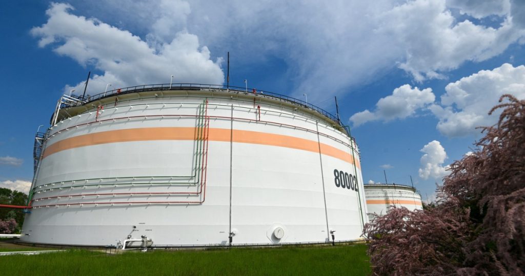 Tensiuni geopolitice: Proiectul Ucrainei de a construi depozite petroliere în Ungaria și reacția premierului Peter Magyar