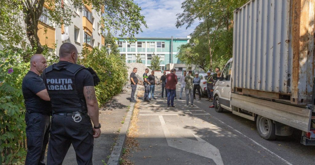 Consolidarea unui bloc din Rahova: O privire detaliată asupra operațiunilor de reconstrucție după explozia devastatoare