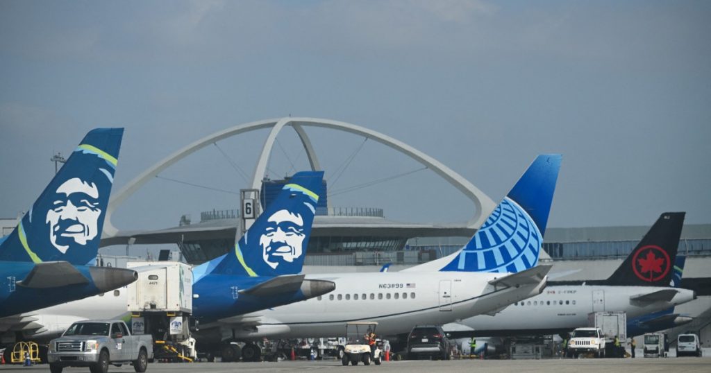 Perturbări majore în traficul aerian din SUA: Impactul unui cablu secționat asupra aeroporturilor din New York și Boston