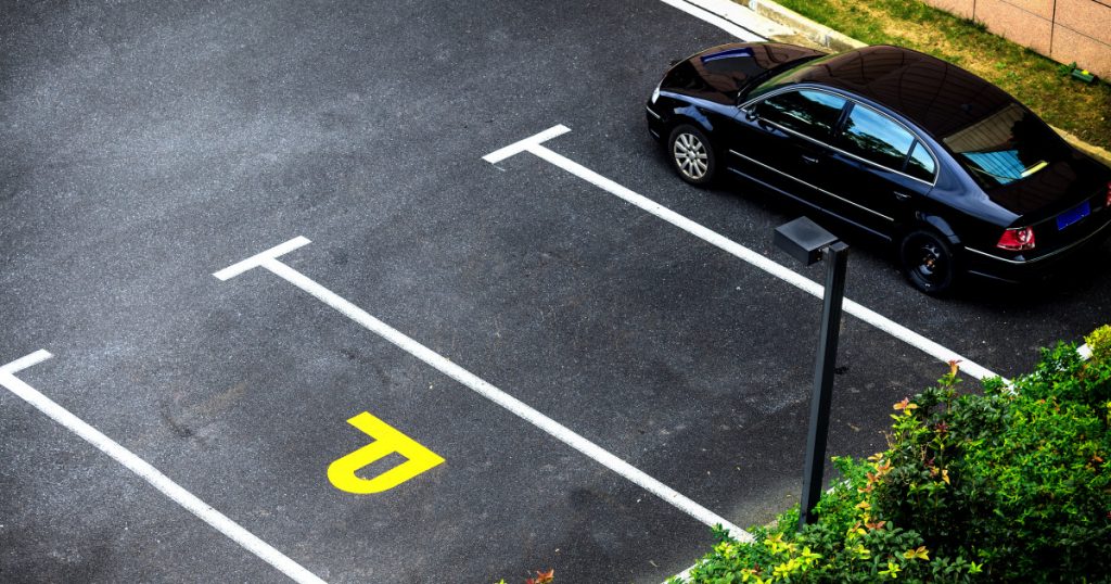 Reguli și Standardizare: Dimensiunea Minimă a Locurilor de Parcare în România