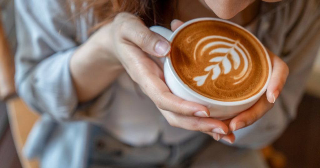 Impactul Mirosului de Cafea Asupra Stării Emoționale și Cognitive: O Analiză Detaliată