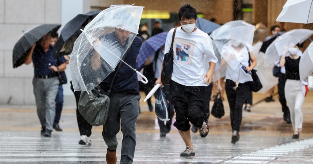 Taifunul Dujuan: Oameni în pericol și provocări climatice în Japonia