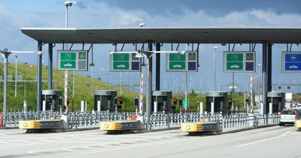 Schimbări majore în sistemul de taxare rutieră din România: Eliminarea taxei de pod de la Fetești și noile reglementări de poluare