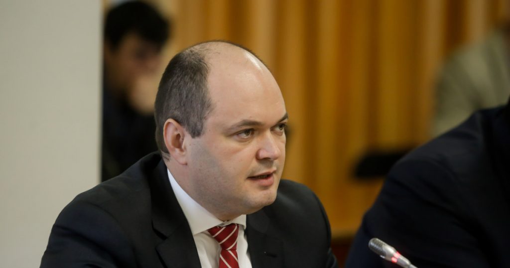România în Fața Retrogradării: Analiza Impactului Politic asupra Ratingului de Credit