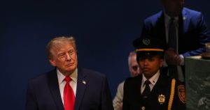 Conflictul dintre Trump și mass-media: O analiză a criticilor și implicațiilor asupra democrației