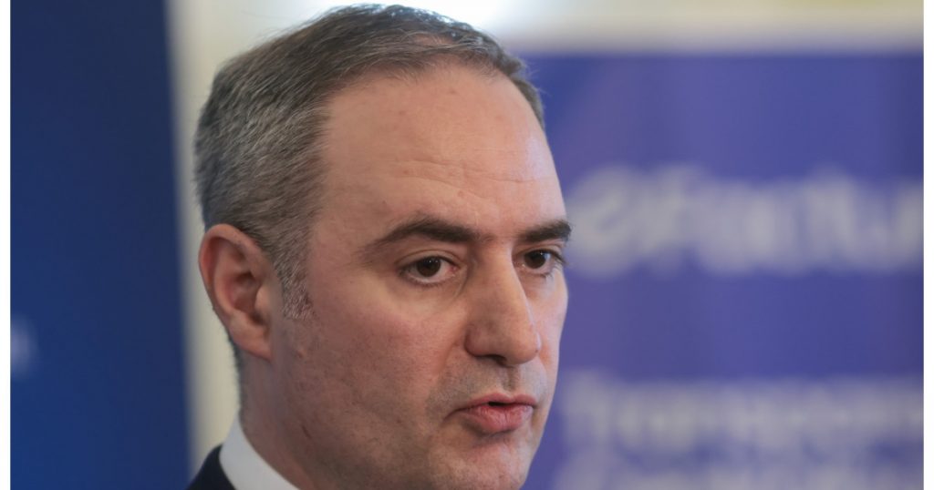 Îngrijorările Investitorilor în Contextul Instabilității Politice din România: Analiza Declarațiilor lui Alexandru Nazare
