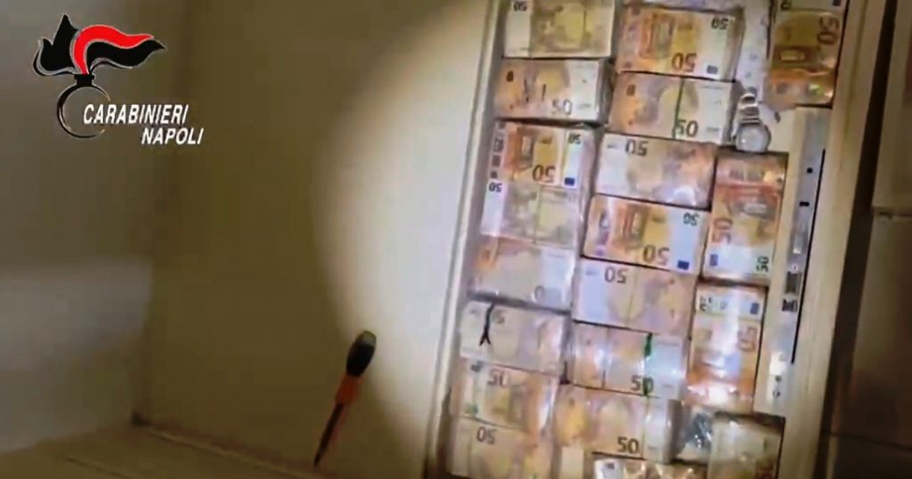 Descoperirea unei comori: 3,2 milioane de euro ascunse în pereții unei case din Italia