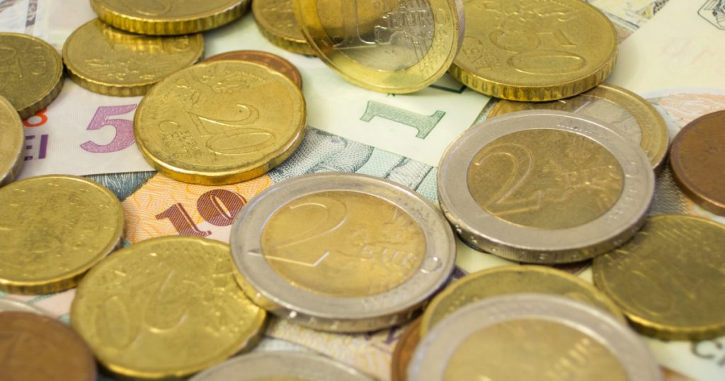 Leul Românesc în Cădere Liberă: Analiza Impactului Istoric al Cursului Valutar Leu-Euro