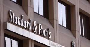 România la răscruce: Impactul retrogradării în categoria „junk” asupra economiei și stabilității politice