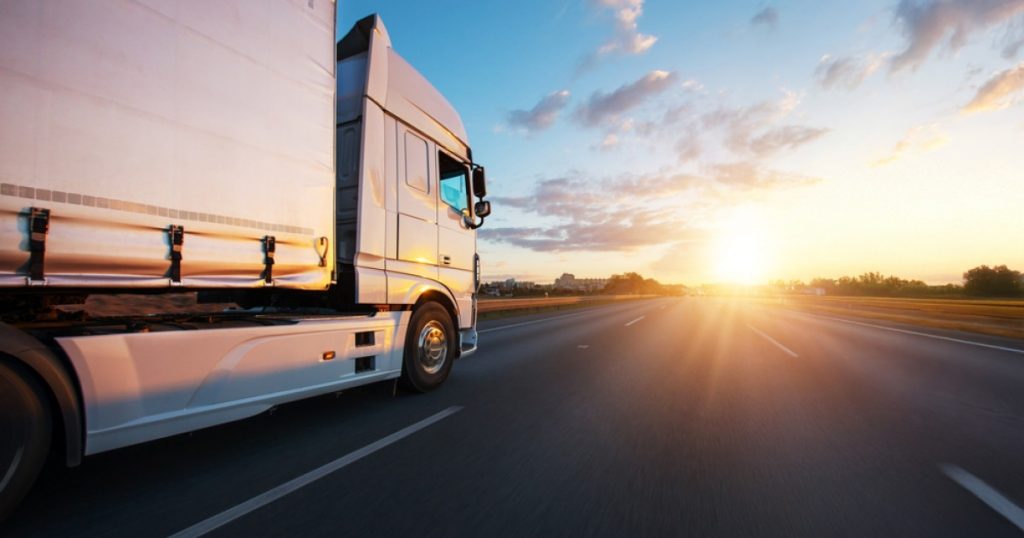 Transportatorii din România solicită amânarea sistemului electronic TollRo: Implicații și reacții în sectorul transporturilor