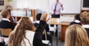 Implementarea catalogului electronic în școlile românești: O revoluție în educație sau un nou pas în digitalizarea insuficientă?
