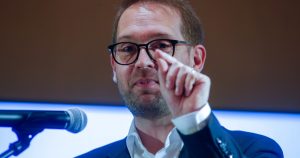 Comisia de la Veneția cu privire la amendamentul care l-a lăsat pe Dominic Fritz fără mandat: Analiză detaliată și implicații juridice