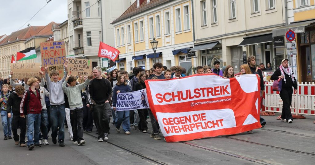 Protestele tinerilor din Germania: O reacție la reintroducerea serviciului militar obligatoriu