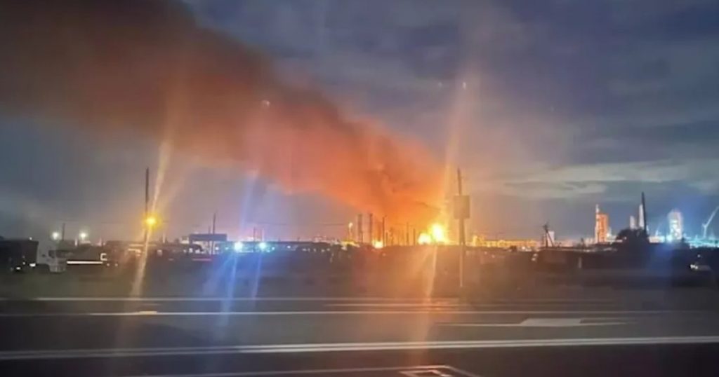 Impactul atacurilor ucrainene asupra rafinăriilor rusești: O analiză a incidentului de la rafinăria Ilski