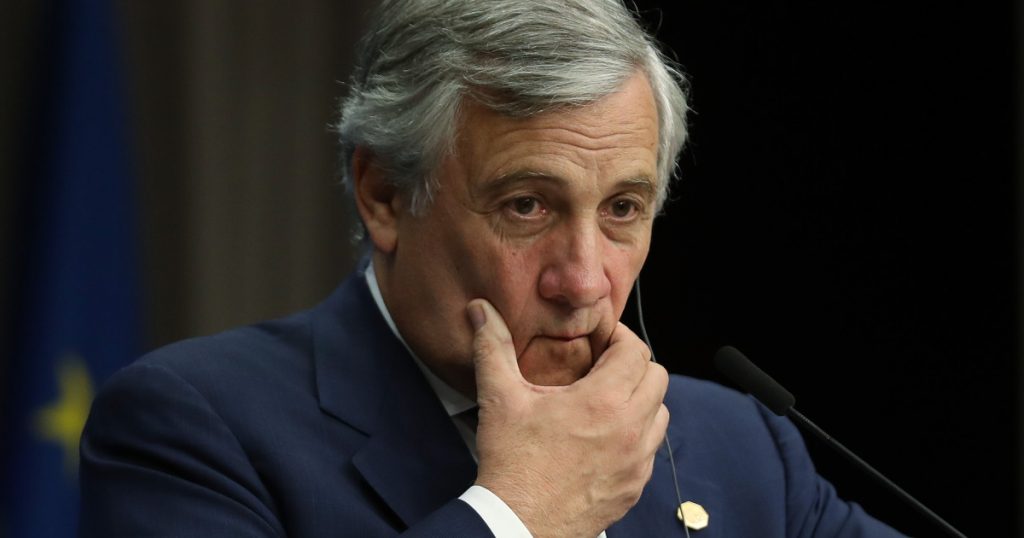Controversa fustelor lungi: Ce ne învață declarațiile lui Antonio Tajani despre percepția femeii în societate