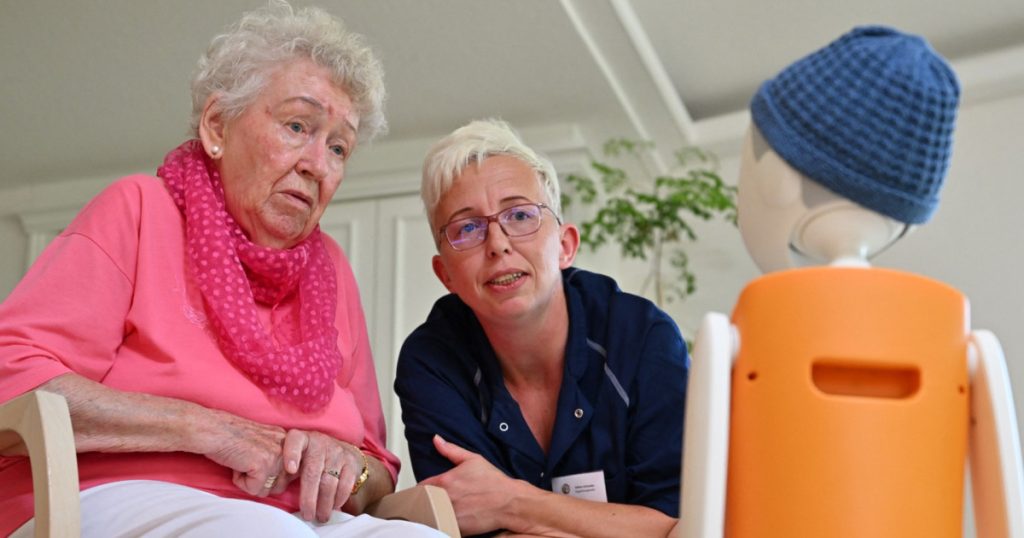 Roboții și Inteligența Artificială: O Nouă Frontieră în Îngrijirea Pacienților cu Alzheimer