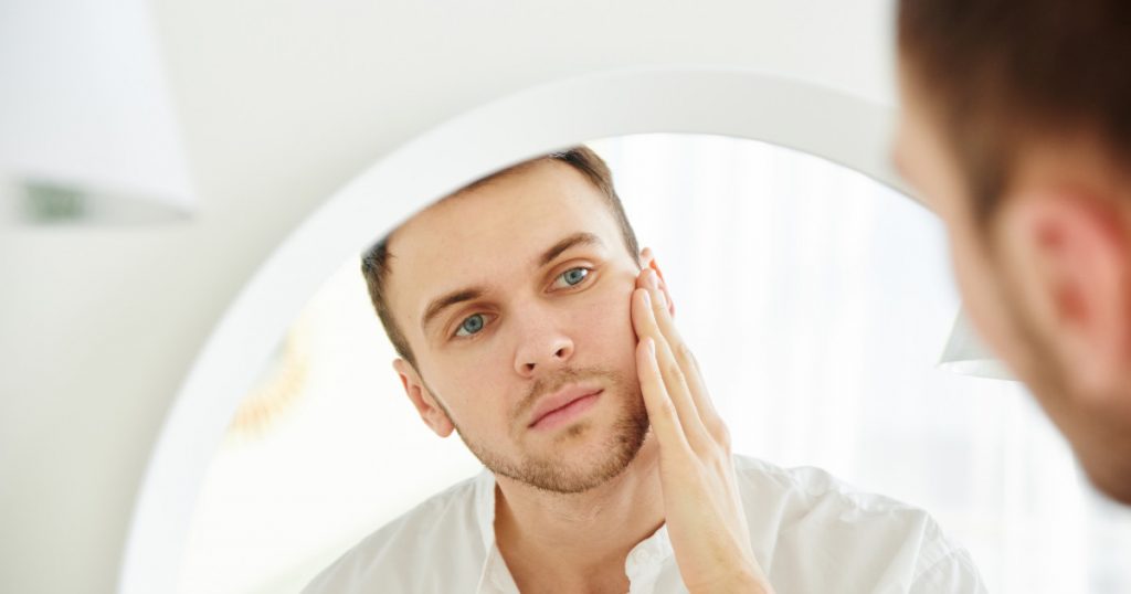 Looksmaxxing: Pericolele și Impactul unui Trend Controversat în Rândul Tinerilor