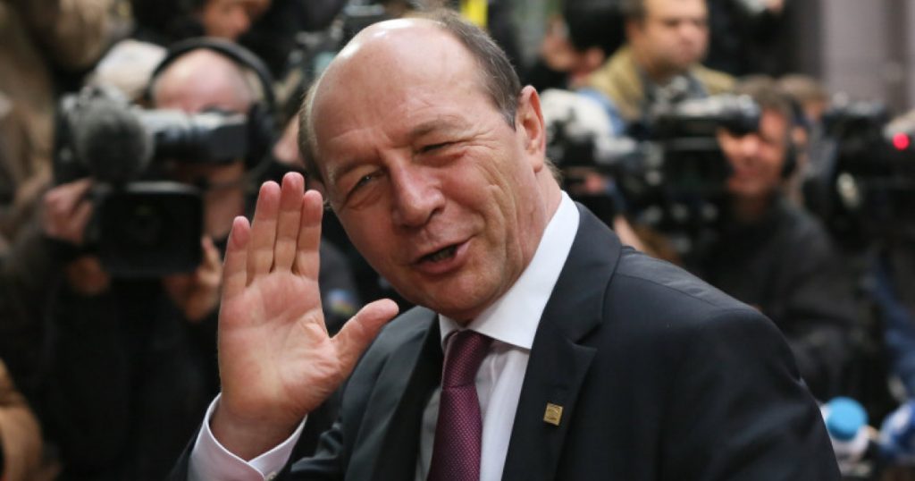 Critica lui Traian Băsescu asupra strategiei lui Nicușor Dan: O analiză aprofundată a crizei politice din România